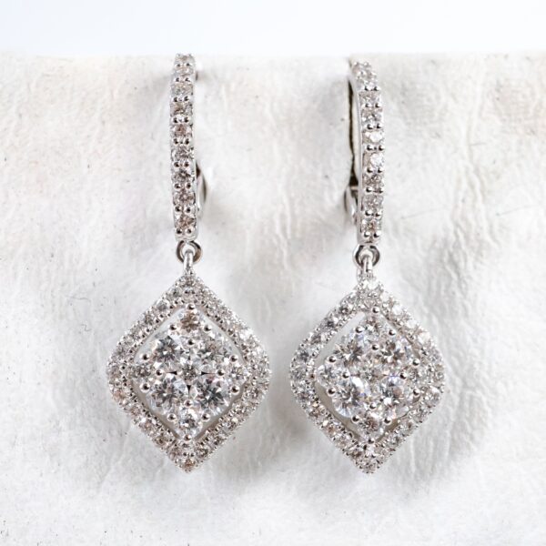 Aretes Huggies Ilusion Pave