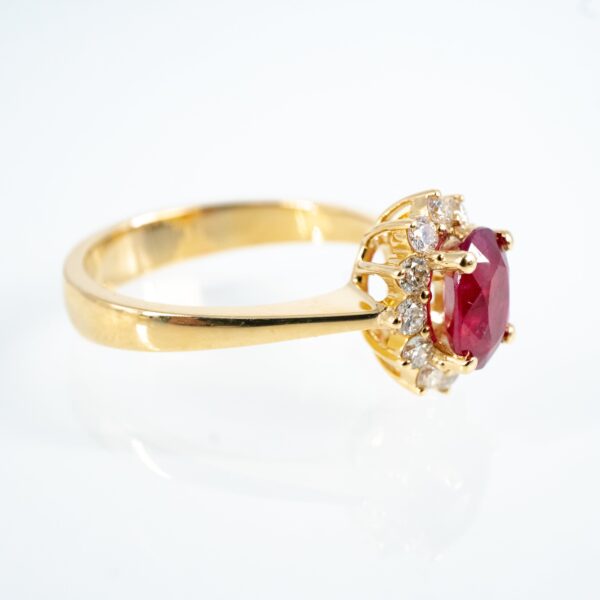 Anillo de Rubi Oval 1.00cts en Oro Amarillo - Imagen 2