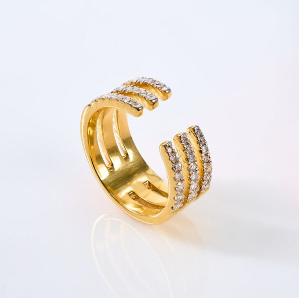 Anillo de Oro Amarillo y Diamantes - Imagen 2