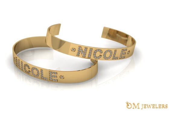 Brazalete de Oro con Nombre Personalizado